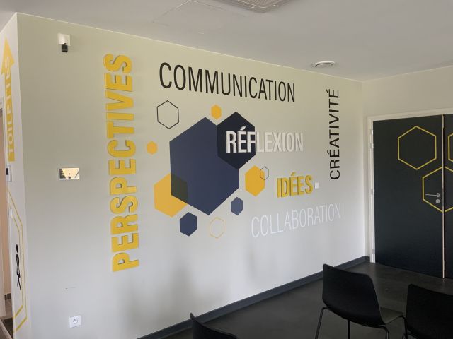 Signalétique et lettrage relief